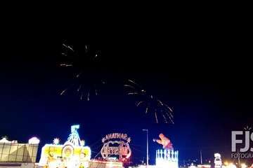 Vistoso espectáculo pirotécnico en el cielo de Telde (Foto Francisco Javier Santana, Jesús Ruiz Mesa y TA)
